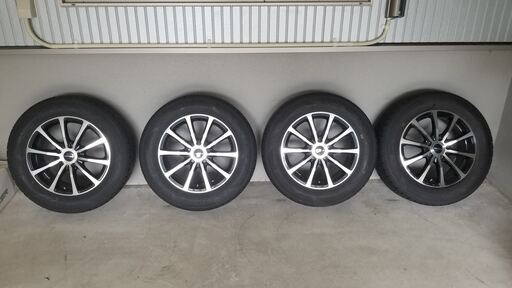 スタッドレスタイヤ+ホイール 4本セット ヴェゼルRU-1 215/60R16 5H