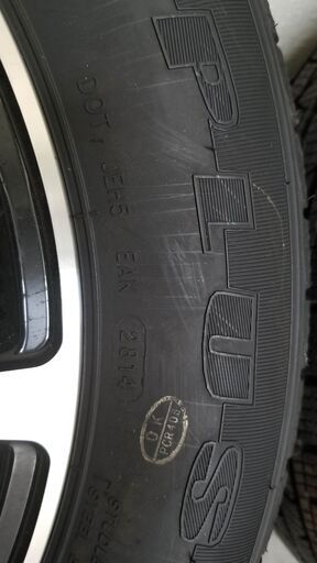 スタッドレスタイヤ+ホイール 4本セット ヴェゼルRU-1 215/60R16 5H
