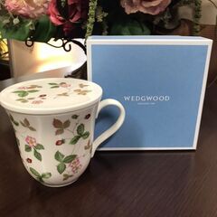 WEDGWOOD ワイルドストロベリー 蓋付きマグ