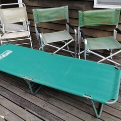 キャンプ用　アルミ製　折畳み椅子３脚　折畳み簡易ベッド１つ