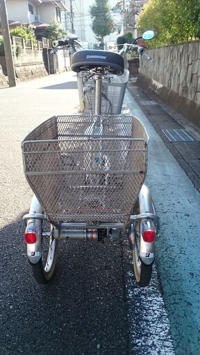 ブリジストン・アシスタワゴン(電動アシスト三輪車)シルバー