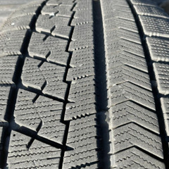 山あり！良好！4本(1台分)バリ山 スタッドレス ブリザック 225/45R18