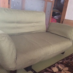 布製、グリーンの2人掛けソファー 差し上げます。