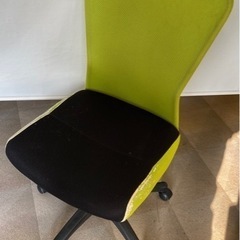 ［交渉中]事務椅子。緑。差し上げます。