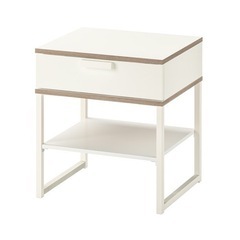 IKEAのサイドテーブル(ホワイト)