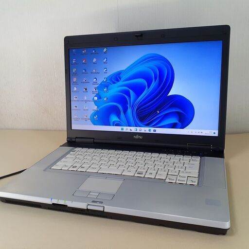 【取引中です】Windows11　☆SSD搭載で快適☆　FUJITSU LIFEBOOK　15インチ  i5　Wi-Fi　マルチ