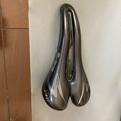 SELLE サドル　センター穴あきタイプ