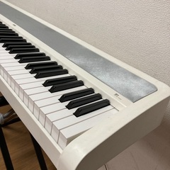 即日受渡❣️3年前購入。スタイリッシュホワイトKORGデジタルピアノ16000円