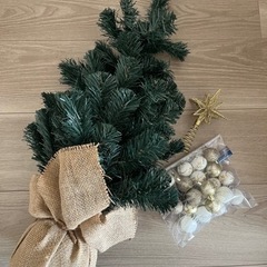 【ネット決済・配送可】クリスマスツリー　ミニサイズ　オーナメント付き