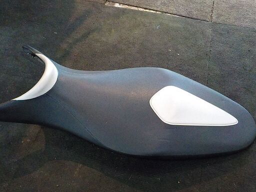 スズキ グラディウス400/650 純正シート 値下げしました！ スズキ(純正