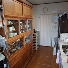 カリモク(karimoku)製の大変使いやすい食器棚です。寸法は...