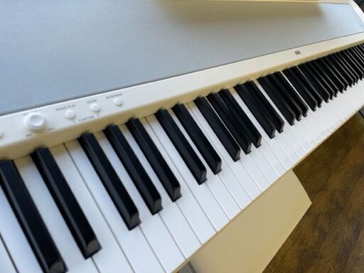 コルグ現行モデル中古 コルグB2（白）スタンドセット 美品！