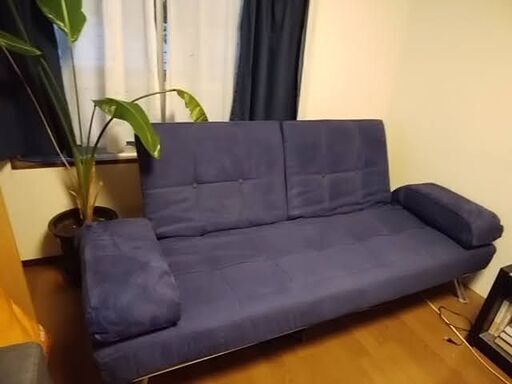 お洒落な青色のソファーベッド