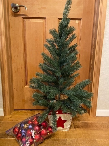 リアルな葉のクリスマスツリー