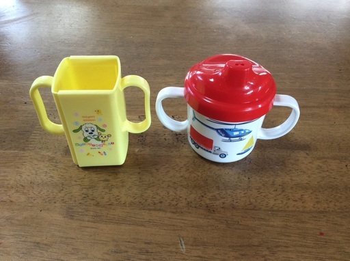 赤ちゃんのマグカップとワンワンのジュースケース かっちゃん 古島のベビー用品 授乳 お食事用品 の中古あげます 譲ります ジモティーで不用品の処分