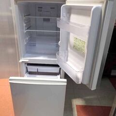 新札幌発 シャープ SHARP ノンフロン冷凍冷蔵庫 SJ-UW14-W 137L 2012年製 