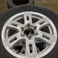 275/60R17ノキアスパイクタイヤ4本ホイール付き、パジェロに履いていました引取り限定になります。