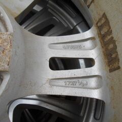 275/60R17ノキアスパイクタイヤ4本ホイール付き、パジェロに履いていました引取り限定になります。