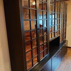 【木製】大型 3分割可 ガラス扉の大きな飾り棚 W257×H210