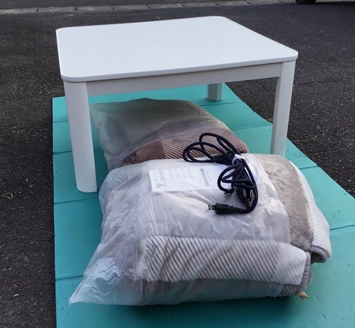 ＜美品＞こたつ正方形・75×75㎝・掛けふとん、ラグの3点セット・2017年製・使用期間短くきれいです！