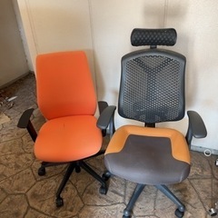引き渡し先が決まりました。パソコン用に使用していた椅子、二つ差し...