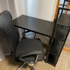 オフィスディスクと椅子