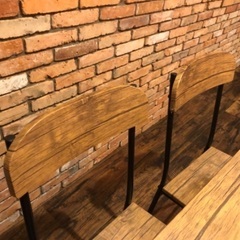 木目プリントのコンパクトダイニングテーブルです！