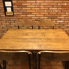 木目プリントのコンパクトダイニングテーブルです！