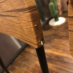 木目プリントのコンパクトダイニングテーブルです！