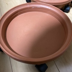 鉢皿２つ（ローラー付き）