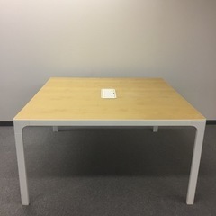 IKEA　BEKANT　コンセントスペース付　テーブル　会議室