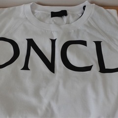 新品未使用品　正規品モンクレールのロゴレTシャツ　レディース