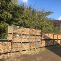 岩手町産の薪 ナラ100% クレーン車で配送
