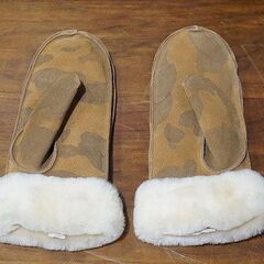 苫小牧バナナ】美品☆UGG/アグ A BATHING APE BAPExUGG MITTEN BAPE 