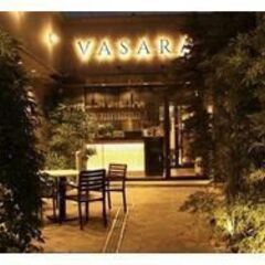 【La VASARA Café & Grill／ホール・キッチン...