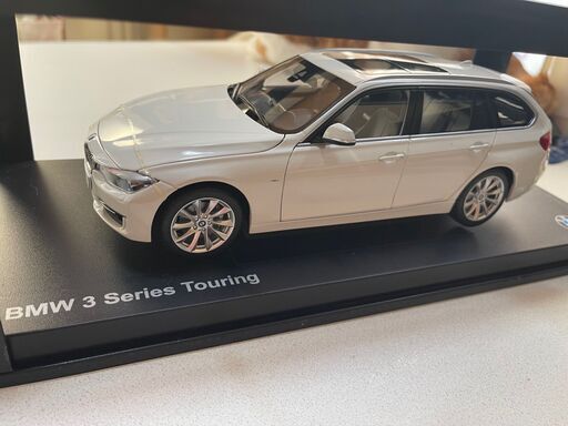 ☆値下げ☆BMW 3シリーズツーリング　1/18　パラゴン
