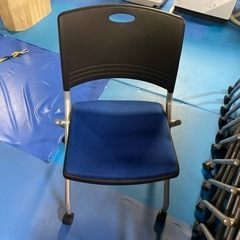 ^_^  スタッキングチェア　折りたたみ椅子　青色　ブルー