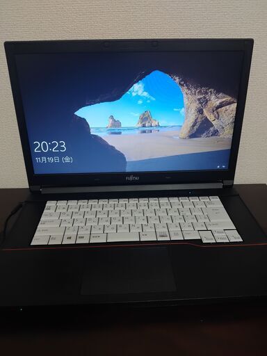 富士通 高速SSD搭載　2016年11月製造モデル メモリ4G 　大画面15.6インチ USB3.0　 Wifi対応 Windows10搭載