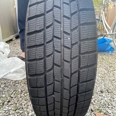 スタッドレスタイヤ　　タイヤは一回しか使用してない。セレナ、ヴォクシー煌めき2に装着