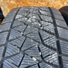 ほぼ新品　BRIDGESTONE DM-V2 225/60R17 スタッドレス  タイヤ　2018年製