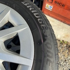 プリウスアルファ用アルミホイール付きスタッドレスタイヤ