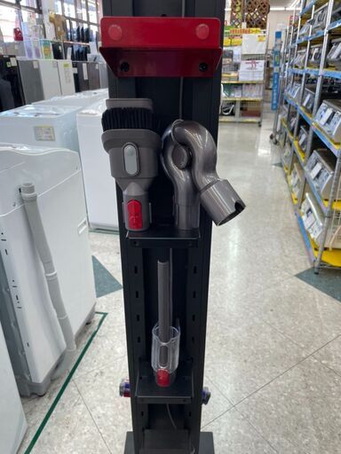 Dyson(ダイソン) コードレスクリーナー ⭐定価￥75,900⭐ SV18 スタンド付き