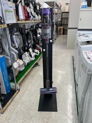 Dyson(ダイソン) コードレスクリーナー ⭐定価￥75,900⭐ SV18 スタンド付き