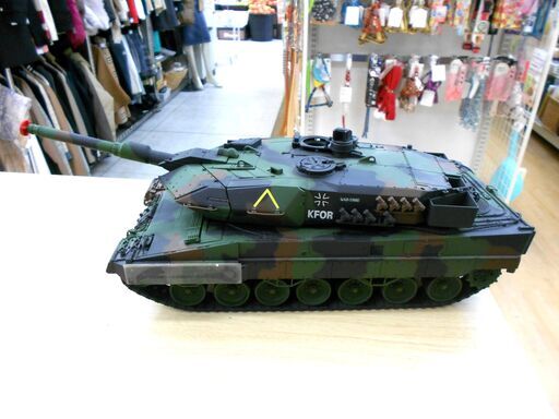 ラジコン　ラジオコントロール　バトルタンク　レオパルト２A５　１４３