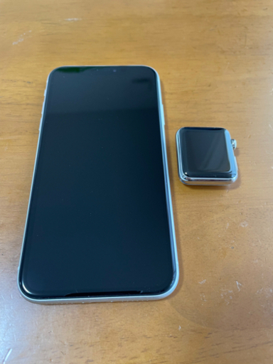 iPhoneXR 128GB  とApple Watch初代