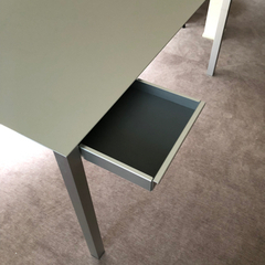 カッシーナ CASSINA IXC エアフレームデスク オプショントレー付き