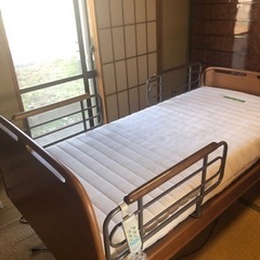 1月7日、更に値下げしました(^.^)小泉介護用電動ベッド