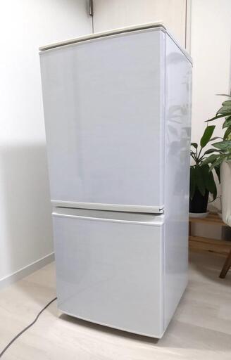 美品) 冷蔵庫 つけかえどっちもドア SHARP 137L 白