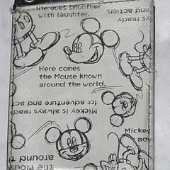 ミッキーマウス絵柄入りコンパクトカードケース