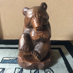 ⑤木彫りの熊（台付き）
